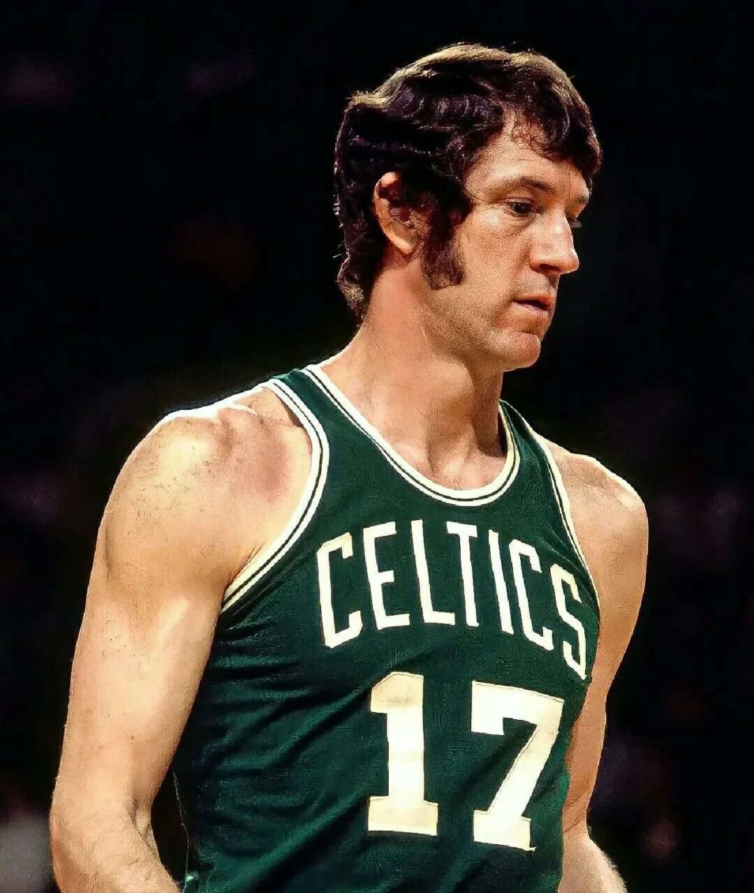 包含赛后突围战来临，波士顿凯尔特人围绕欧超杯复出首秀，悬念犹存，数据趋势出现新变化的词条