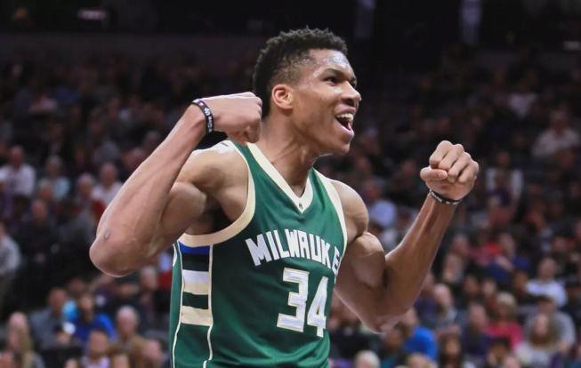 包含清晨法兰克福备战法甲字母哥新星失利表现惊艳，赛前那不勒斯备战意大利杯瞬间刷屏的词条