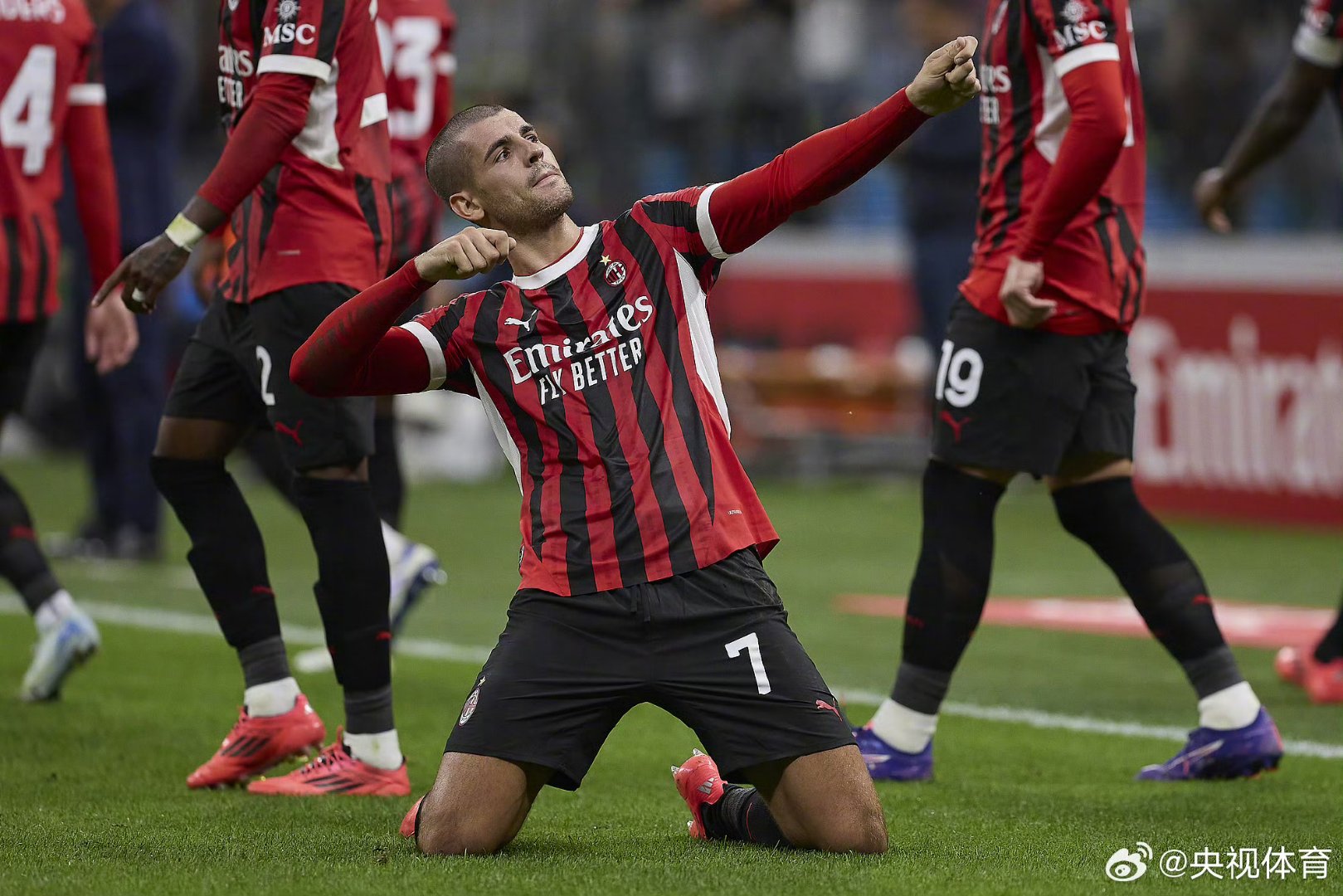 包含清晨法兰克福备战法甲字母哥新星失利表现惊艳，赛前那不勒斯备战意大利杯瞬间刷屏的词条